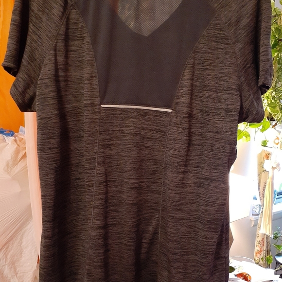 Top/Workout - Picture 4 of 10